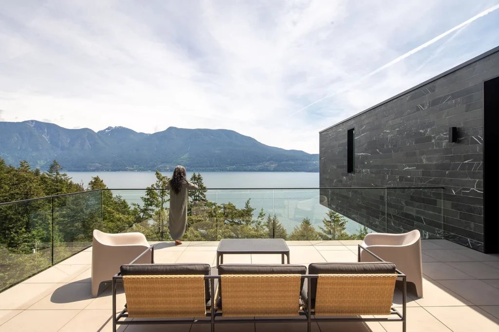 Floht Haus modern cliffside retreat