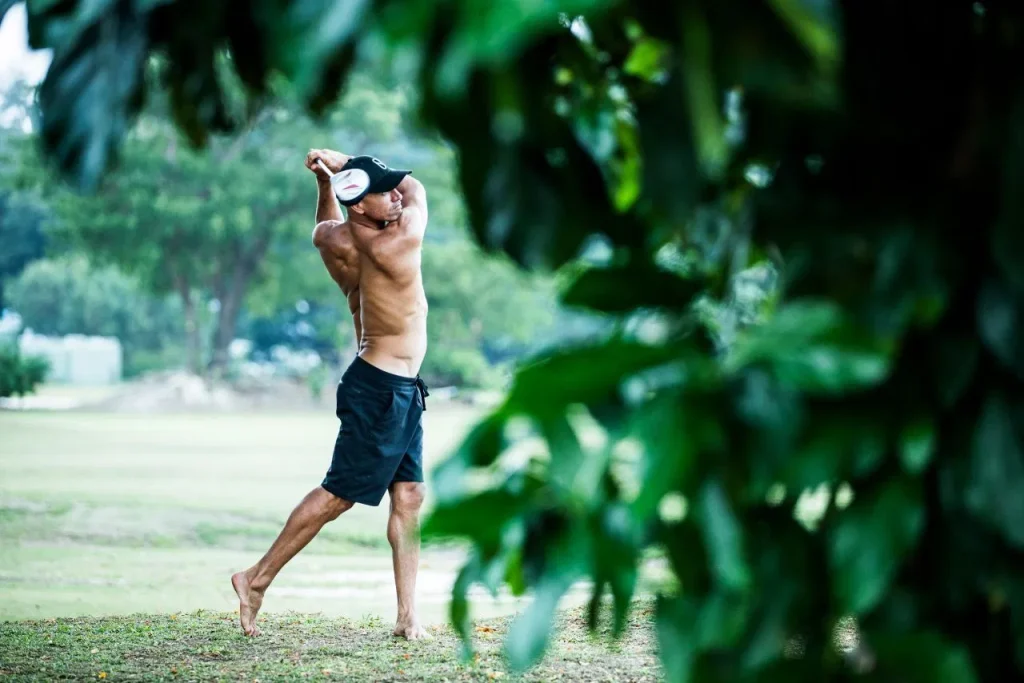 Kelly Slater golfing